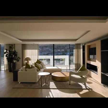 Luxury With Jacuzzi מארבלה