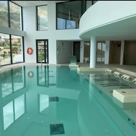 Luxury With Jacuzzi * מארבלה